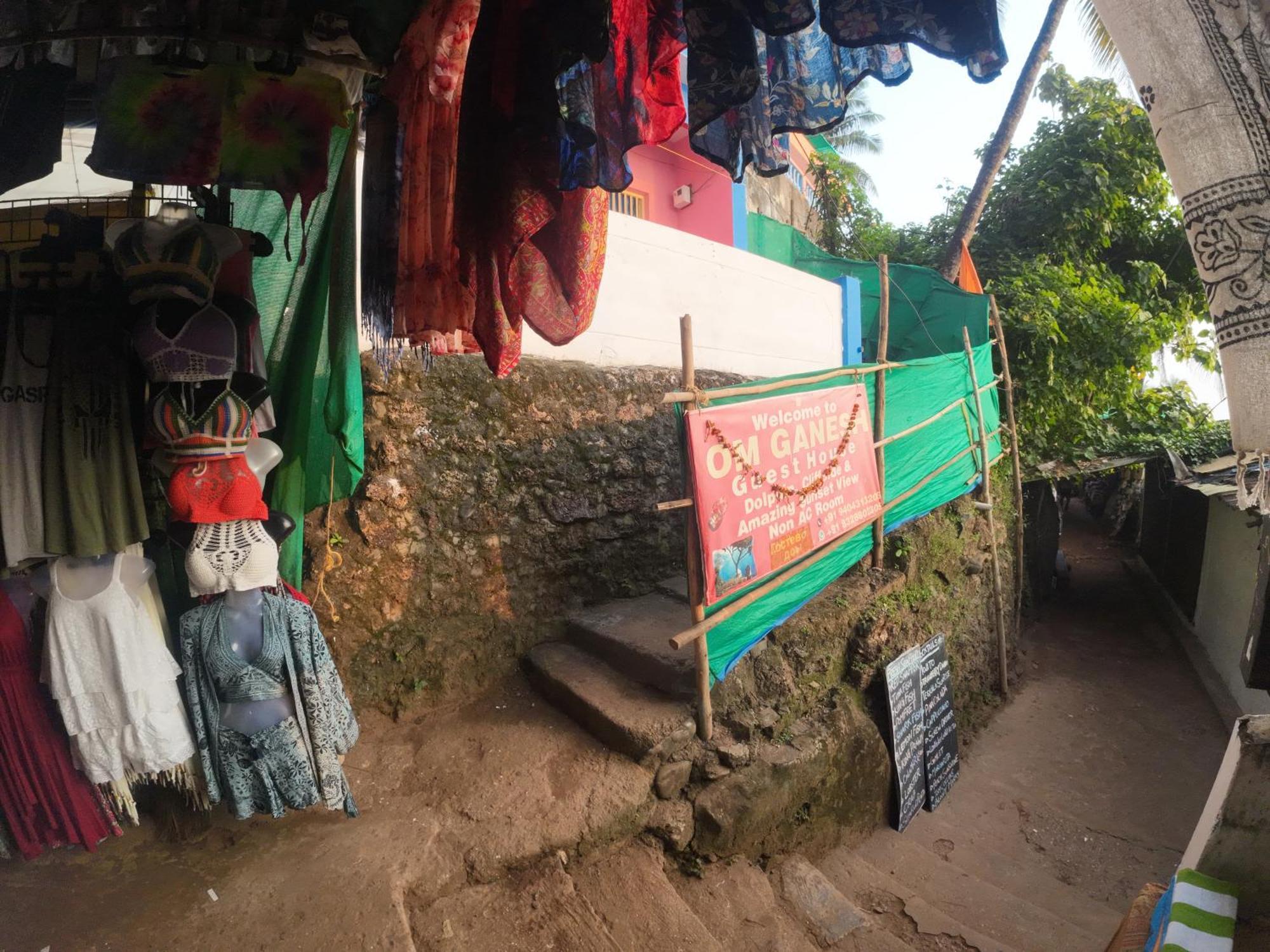 Om Ganesh Guest House Cliffside Arambol Kültér fotó
