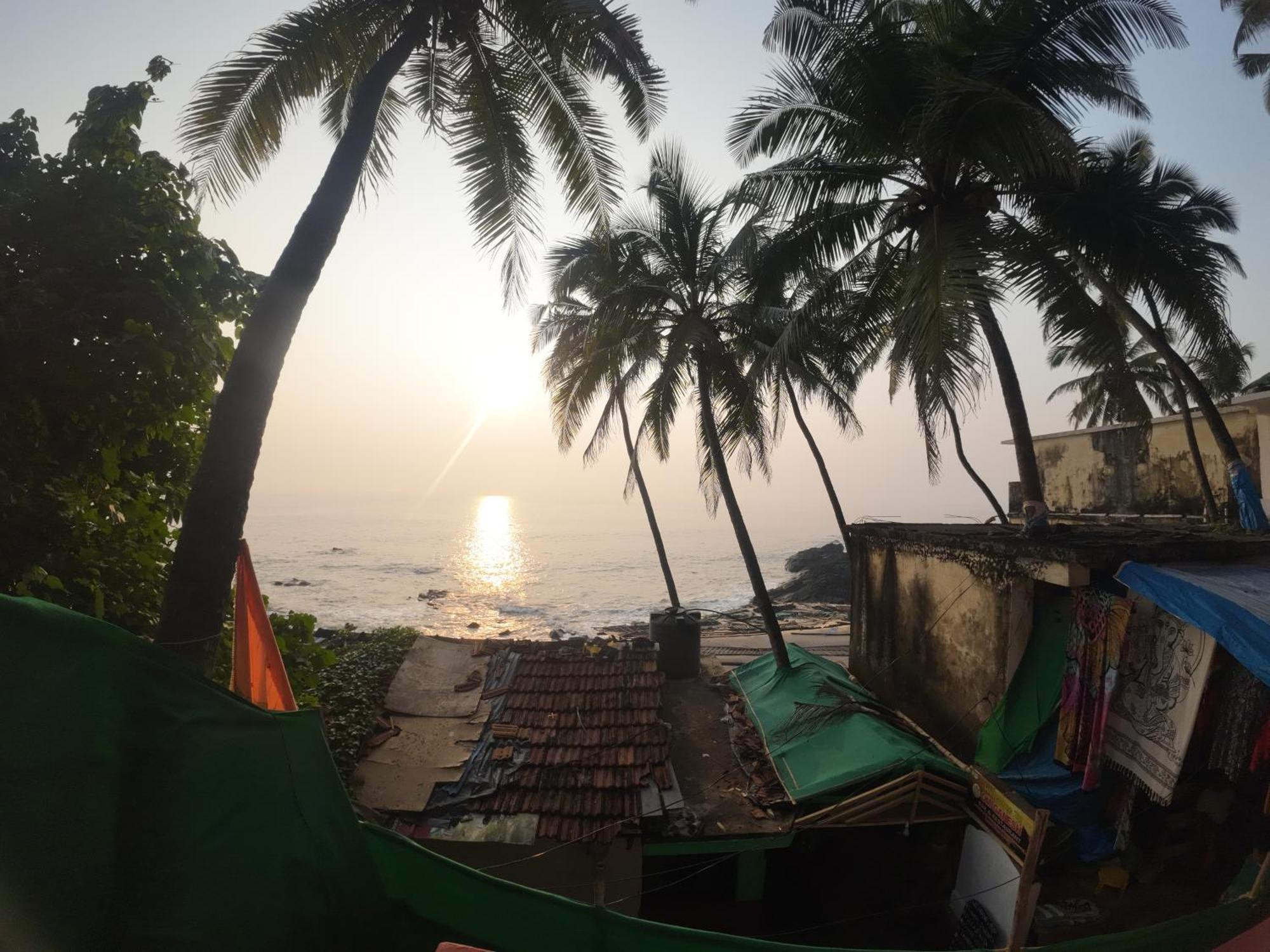 Om Ganesh Guest House Cliffside Arambol Kültér fotó