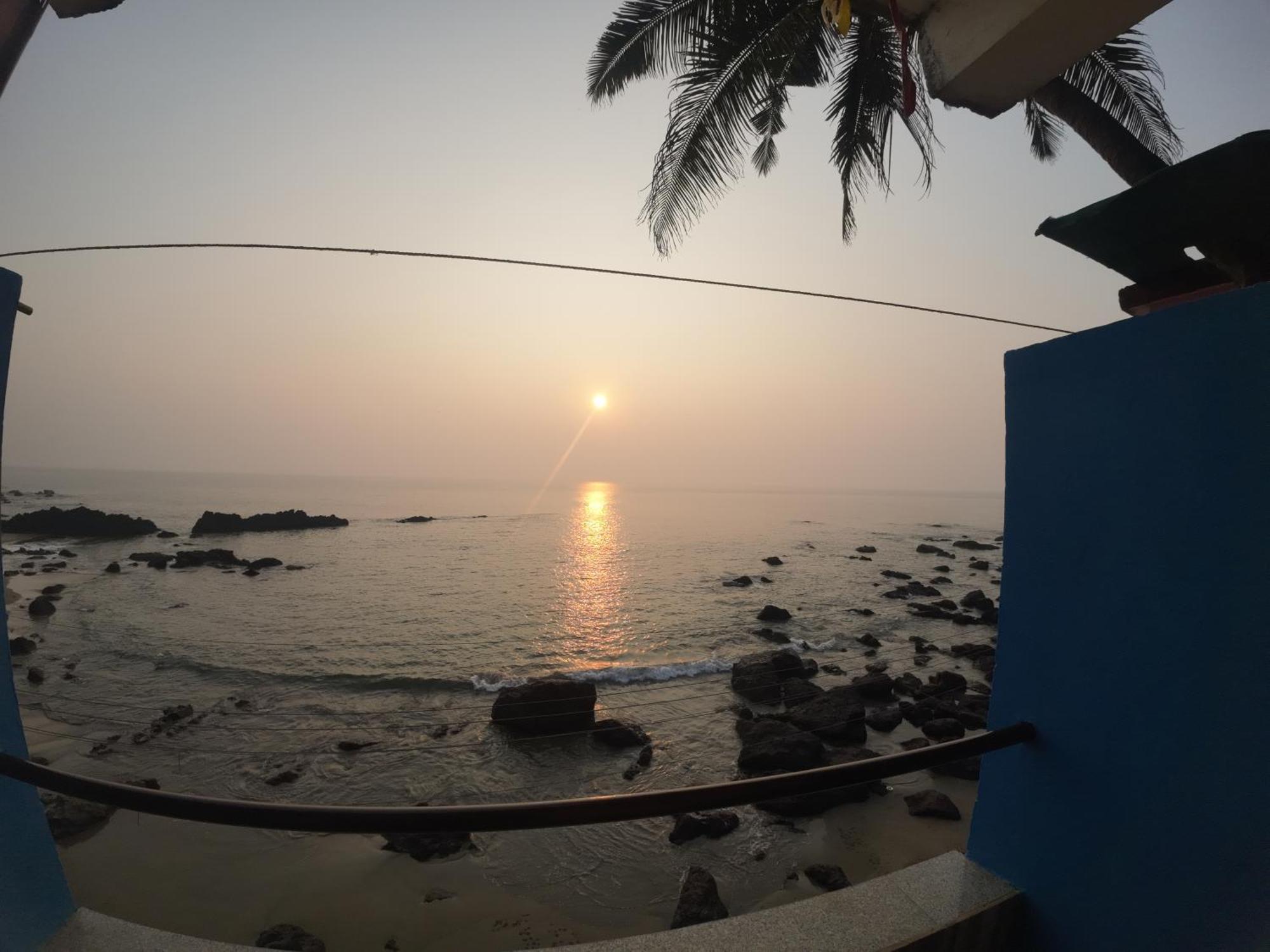 Om Ganesh Guest House Cliffside Arambol Kültér fotó
