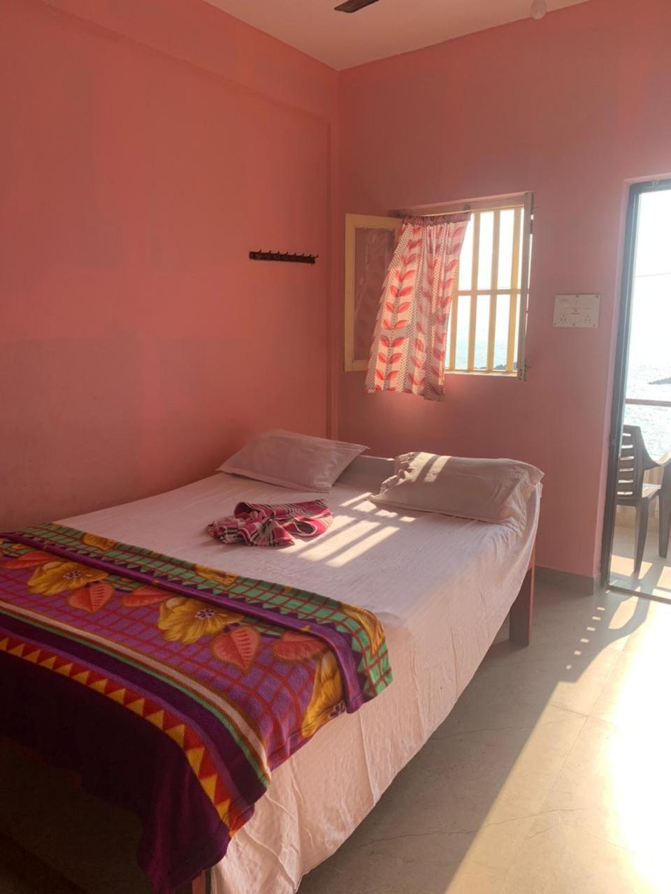 Om Ganesh Guest House Cliffside Arambol Kültér fotó