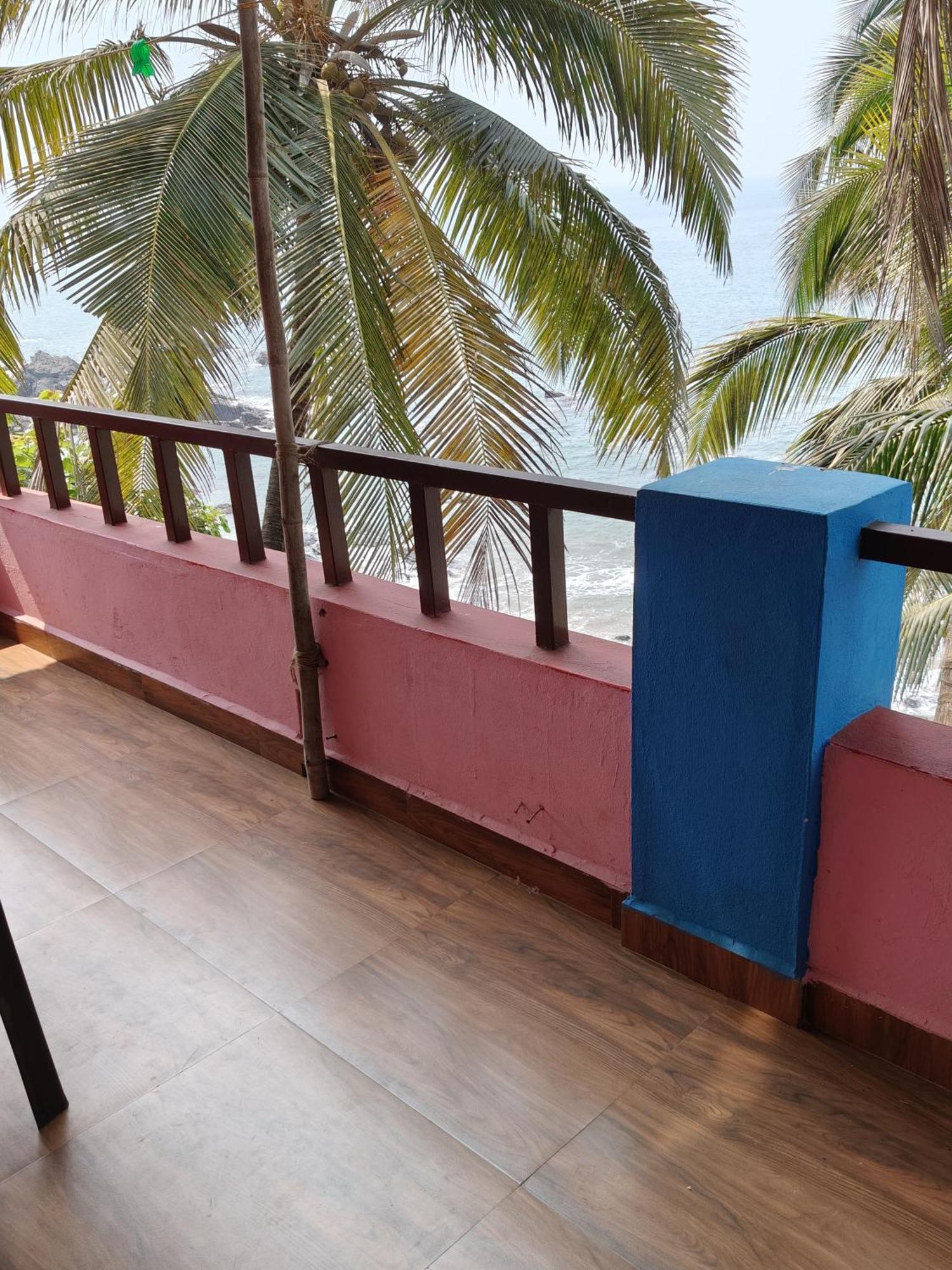 Om Ganesh Guest House Cliffside Arambol Kültér fotó