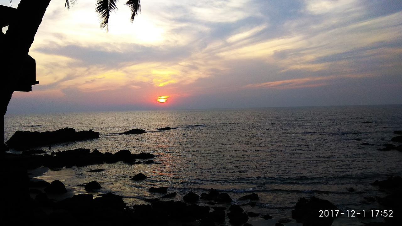Om Ganesh Guest House Cliffside Arambol Kültér fotó